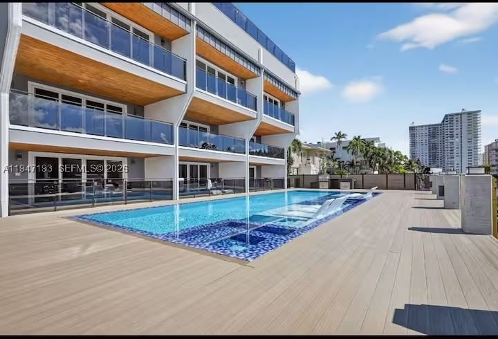 3826 NE 171 St
