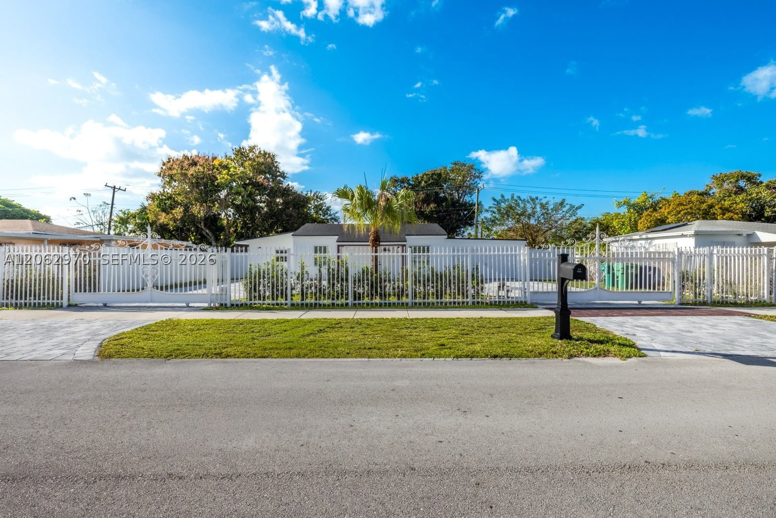 10050 SW 171st St