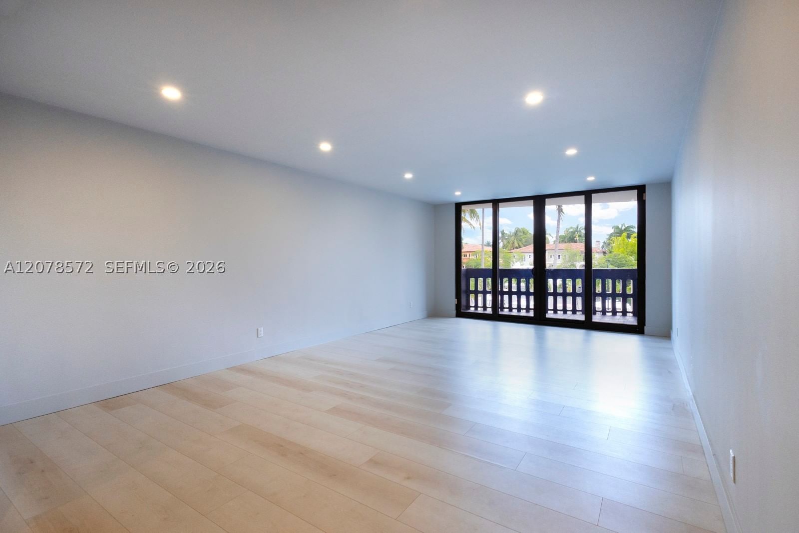 90 Edgewater Dr