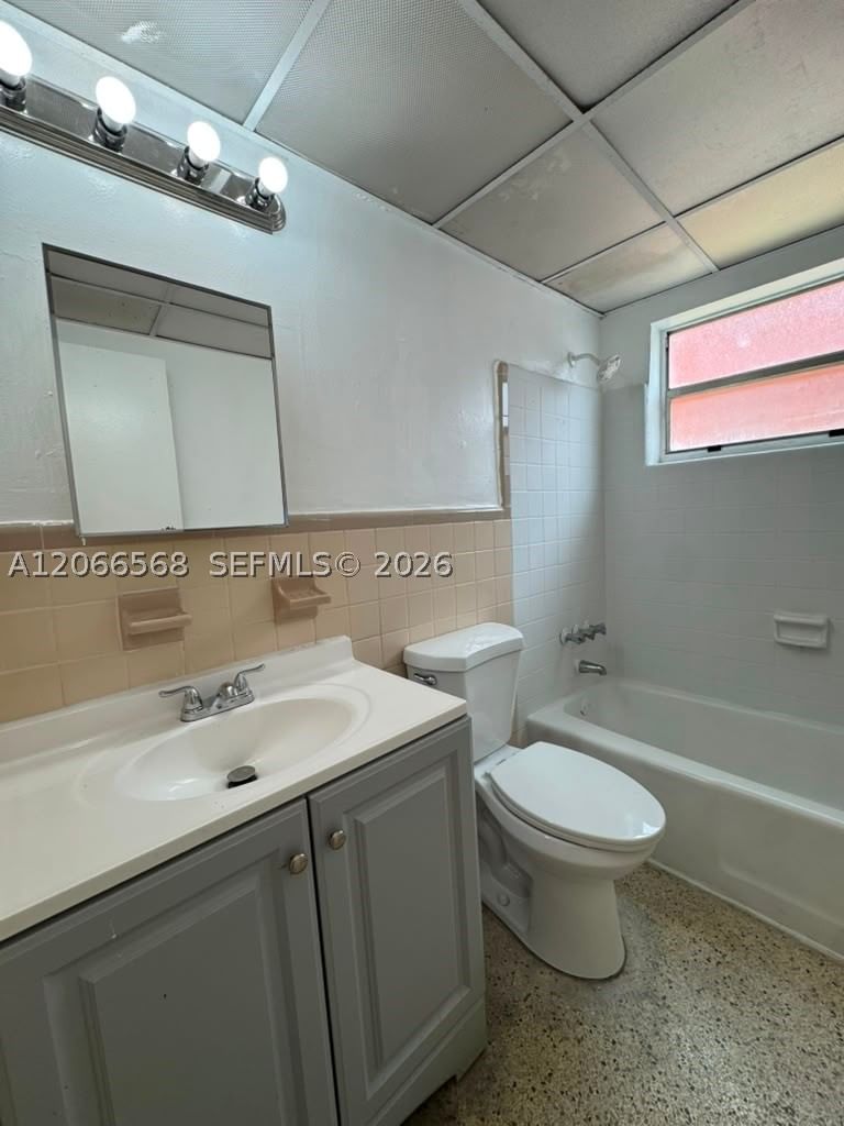 735 W 15th St
