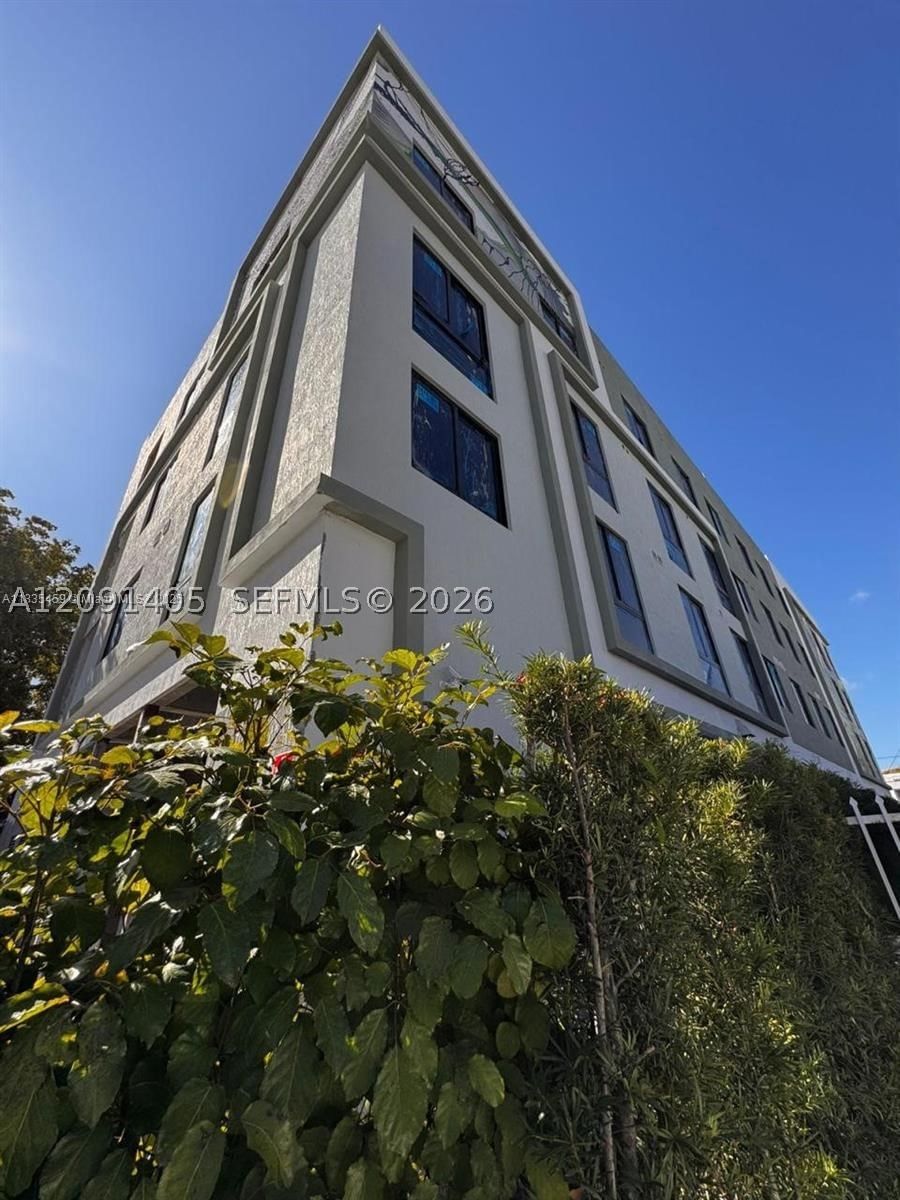 3422 NW 5th Ave