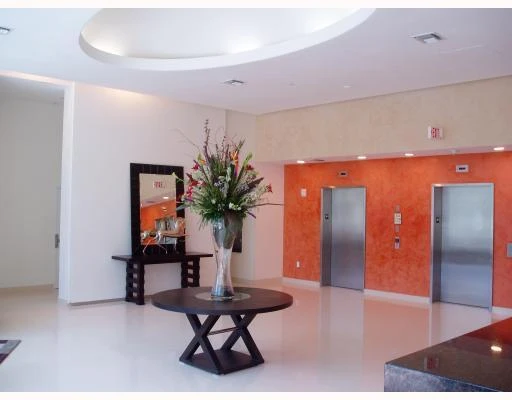1800 Biscayne Plaza