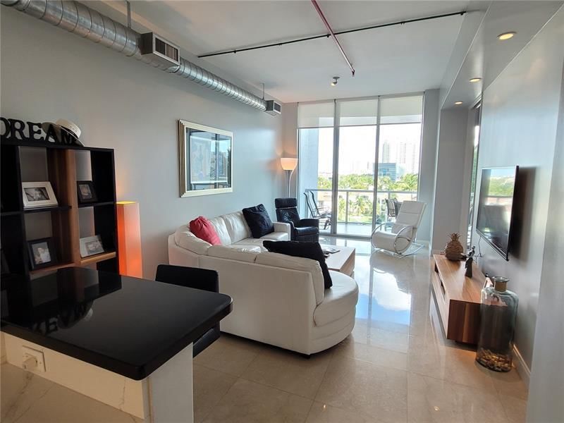 Uptown Marina Lofts