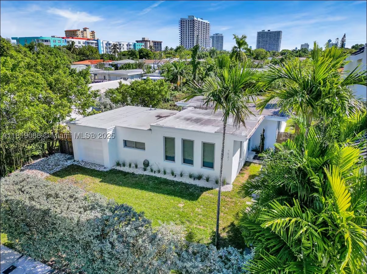 7537 W Treasure Dr