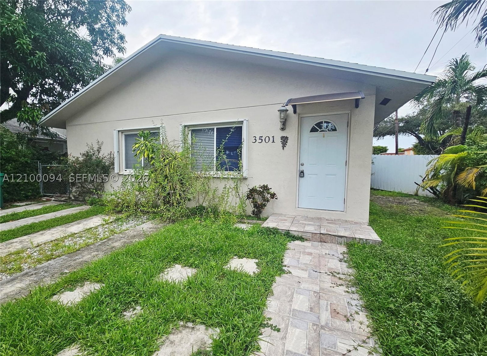 3501 SW 12th St