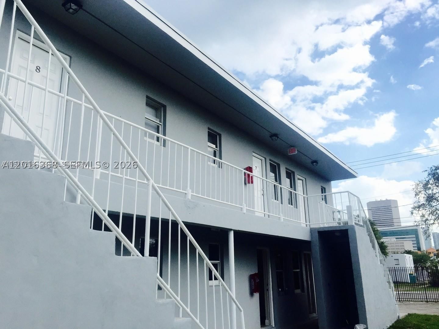 219 NW 10th St