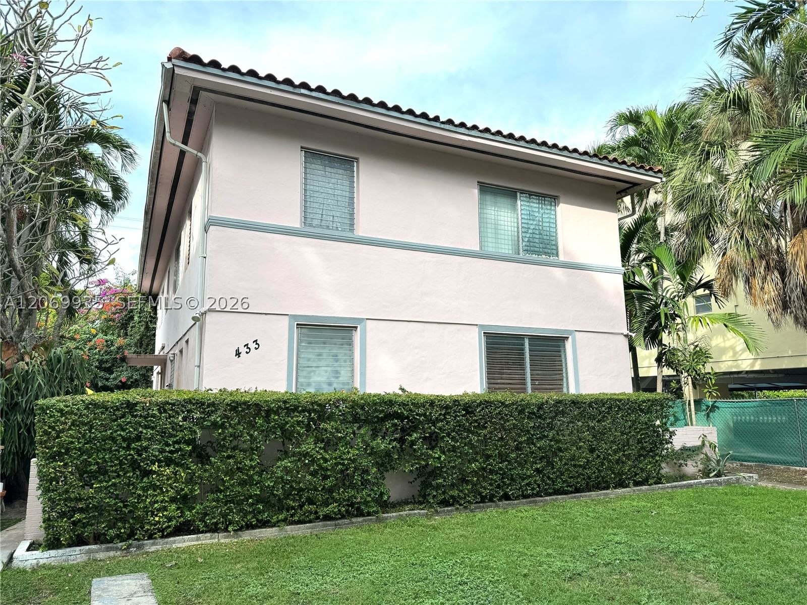 433 Santander Ave