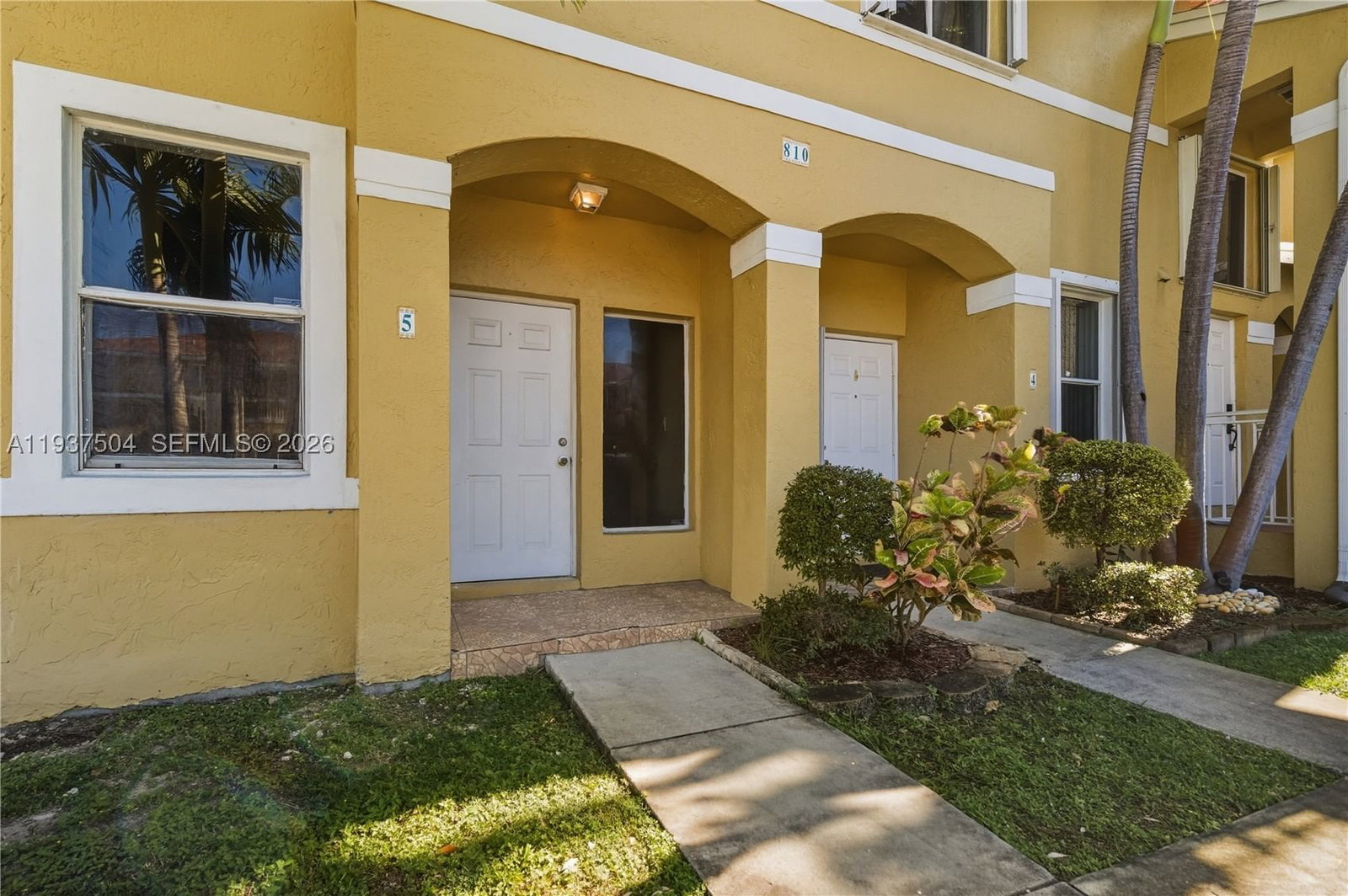 810 NE 212th Ter