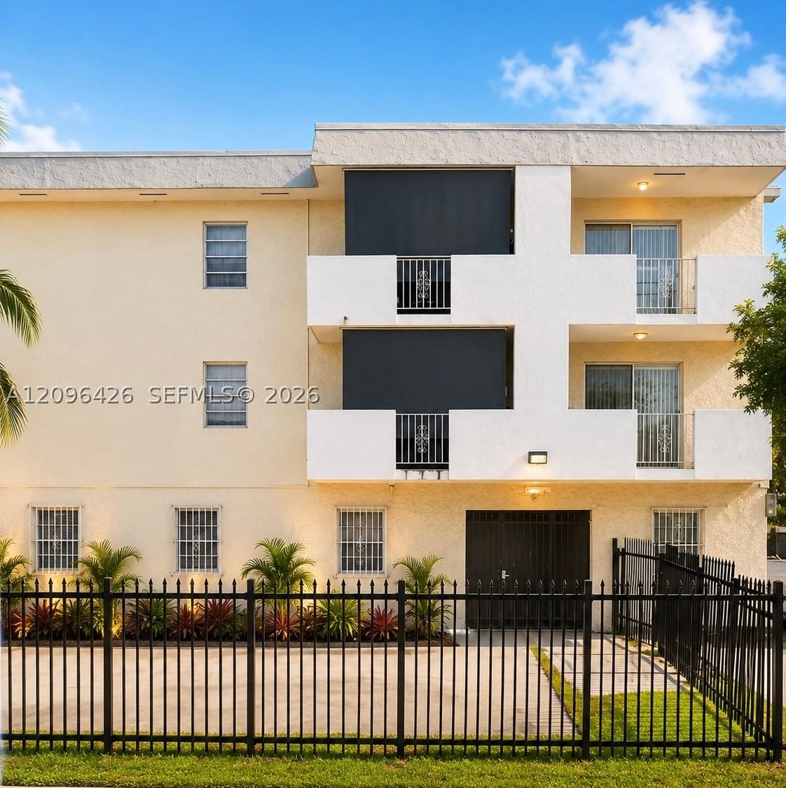 2725 W Okeechobee Rd