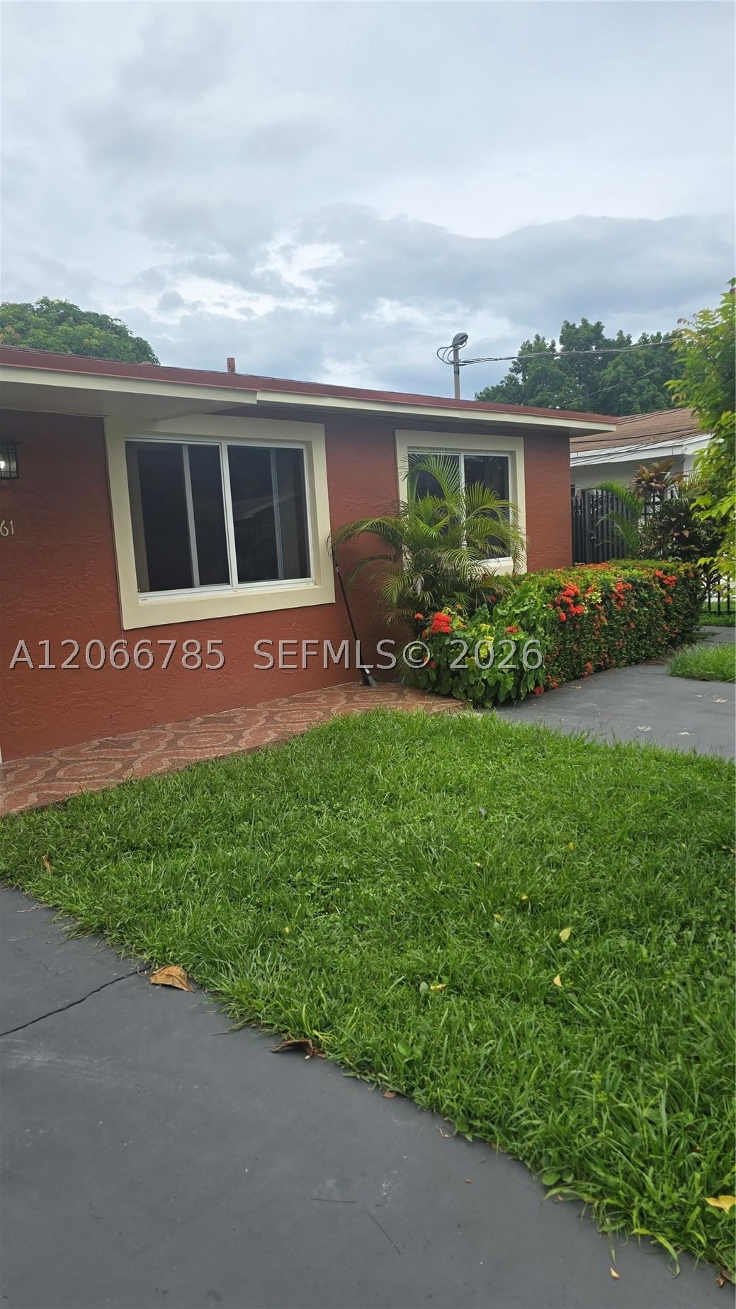 1161 NE 111th St