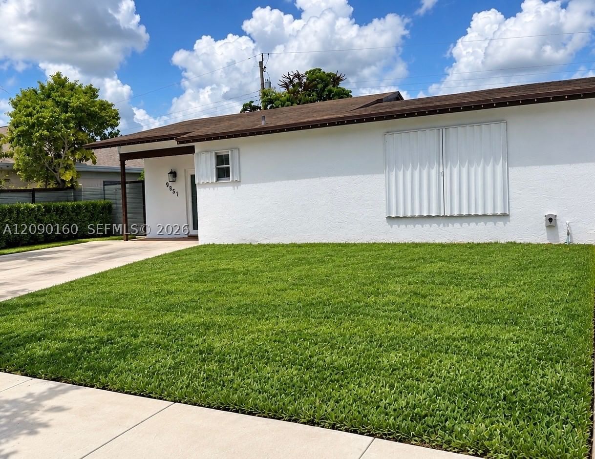 9851 Martinique Dr