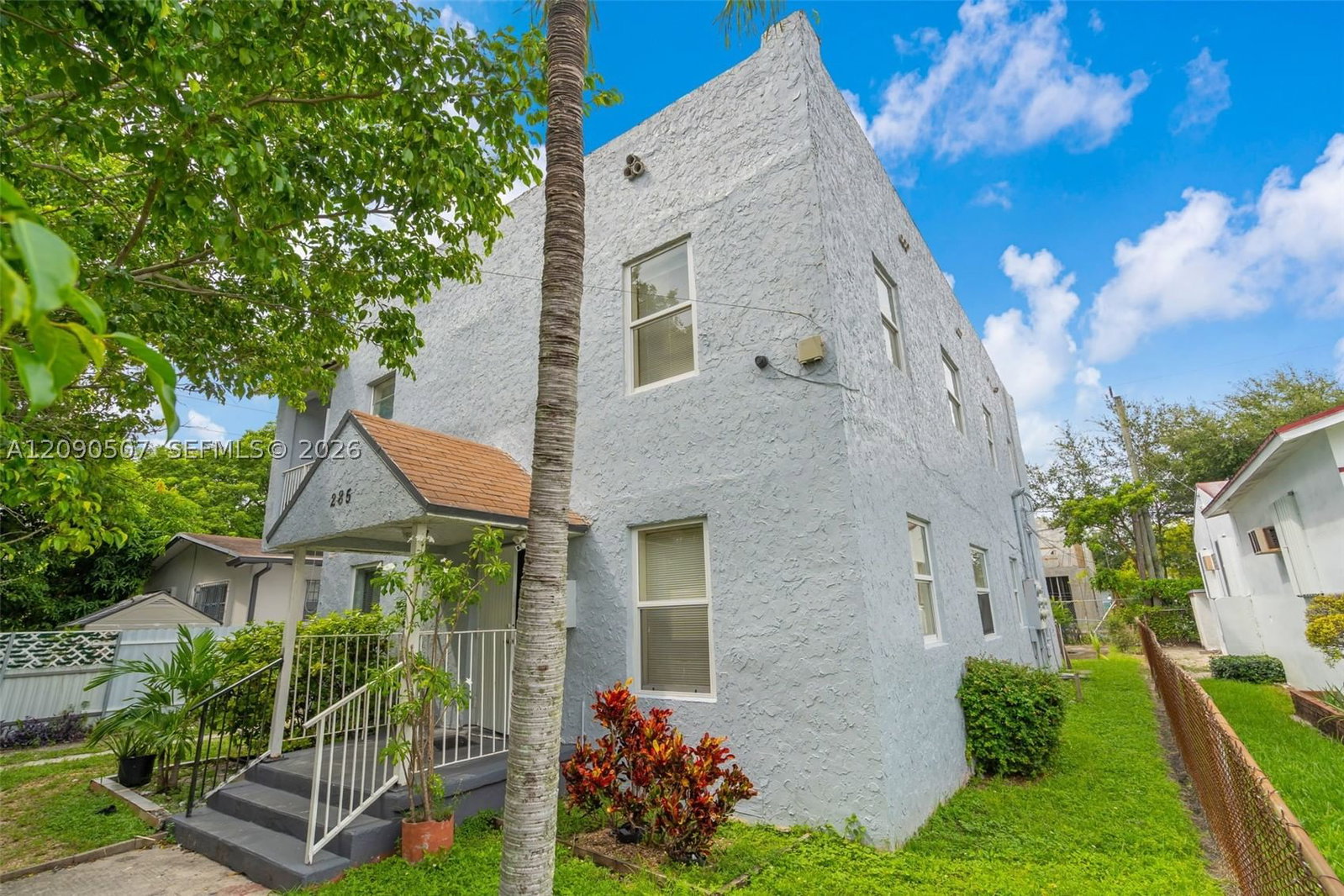 285 NW 44th St