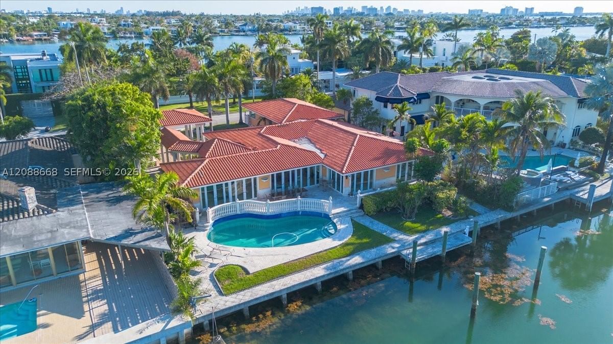 1249 Biscaya Dr