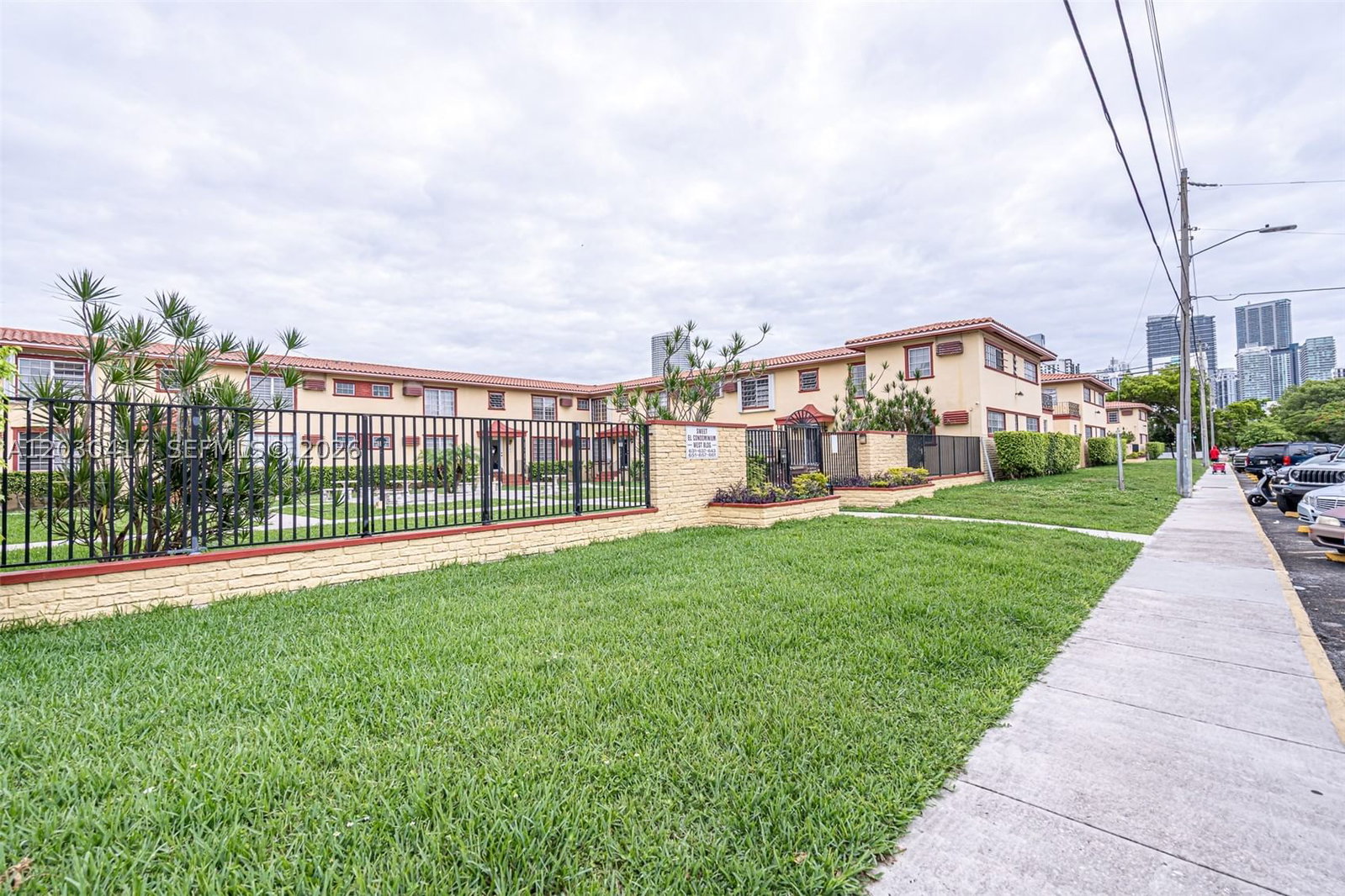 637 SW 11th St
