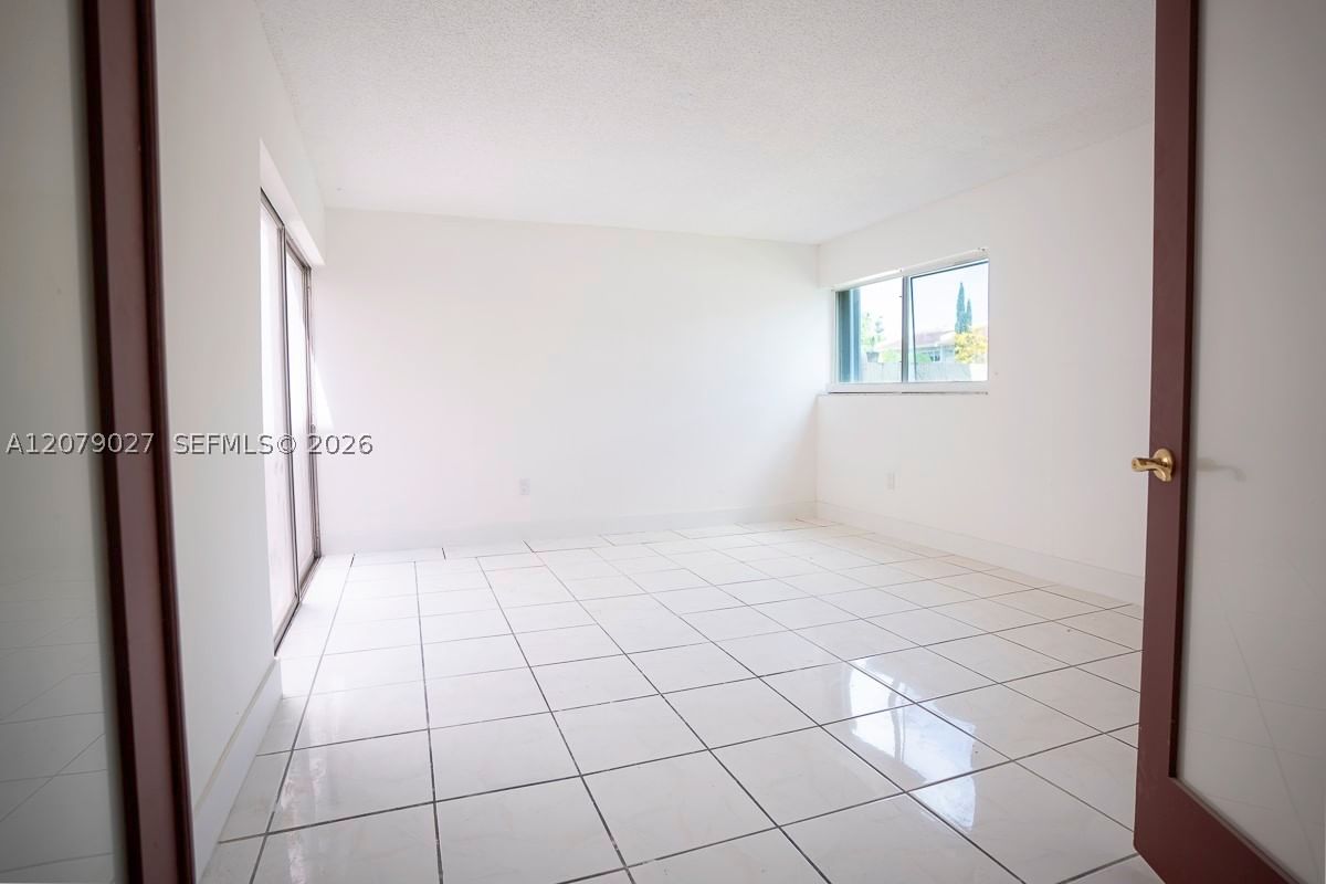 14295 Kendale Lakes Cir