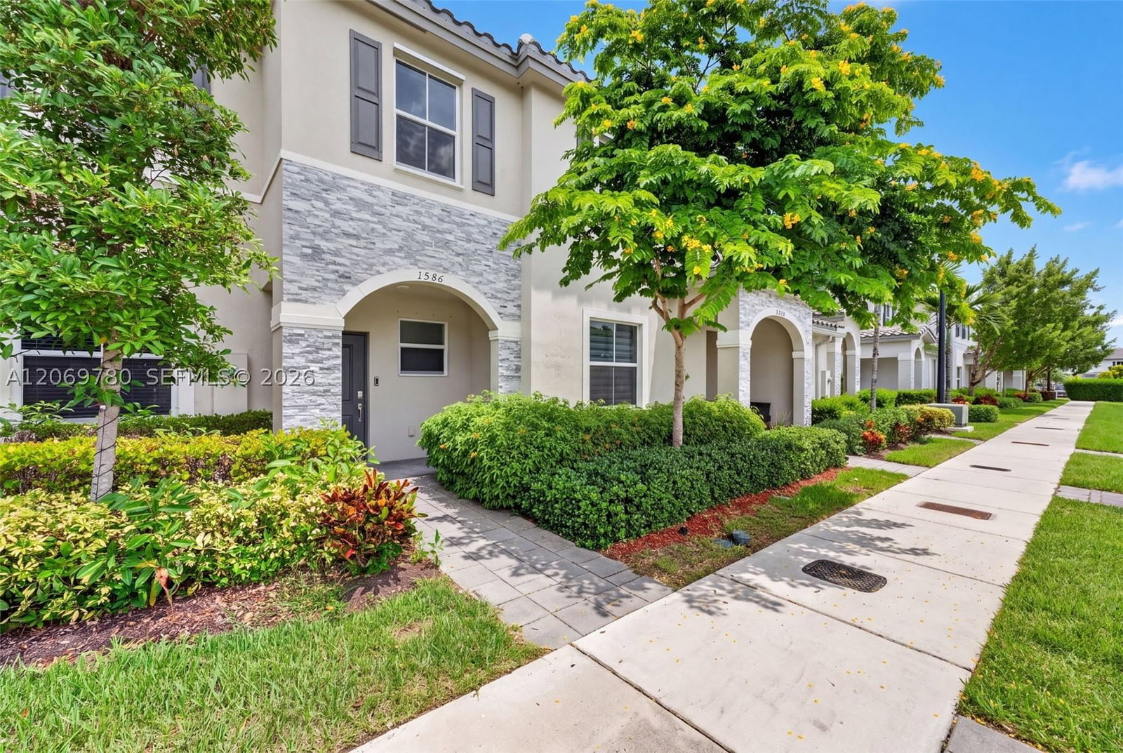 1586 SE 27th Ter