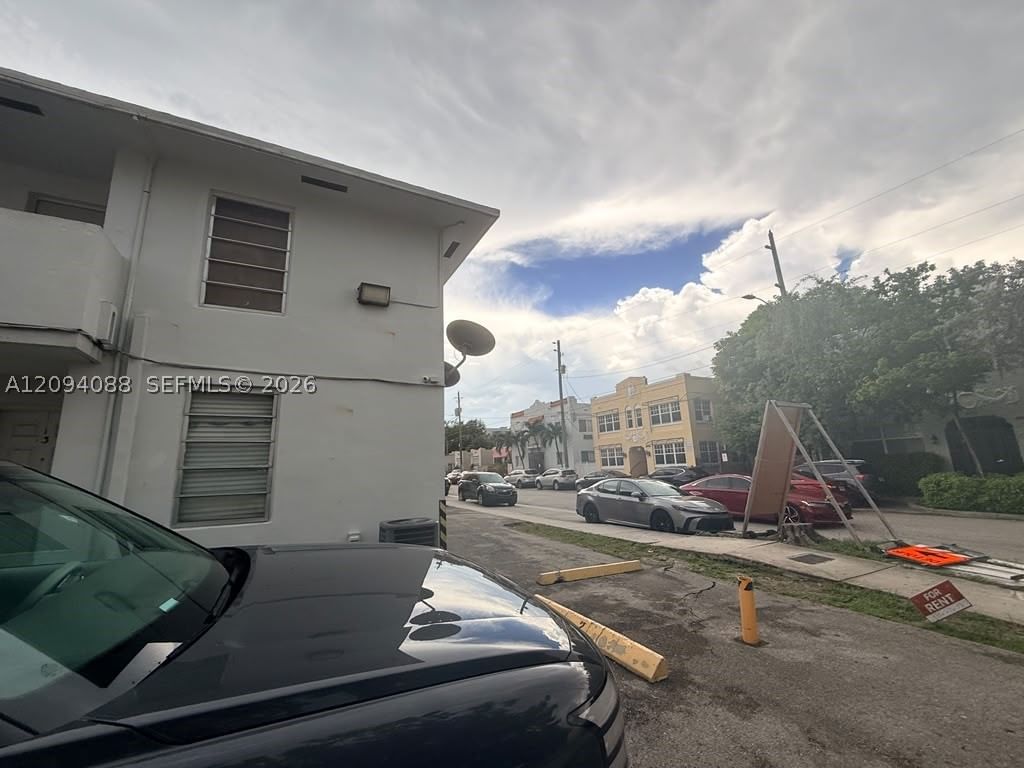 990 SW 4th St