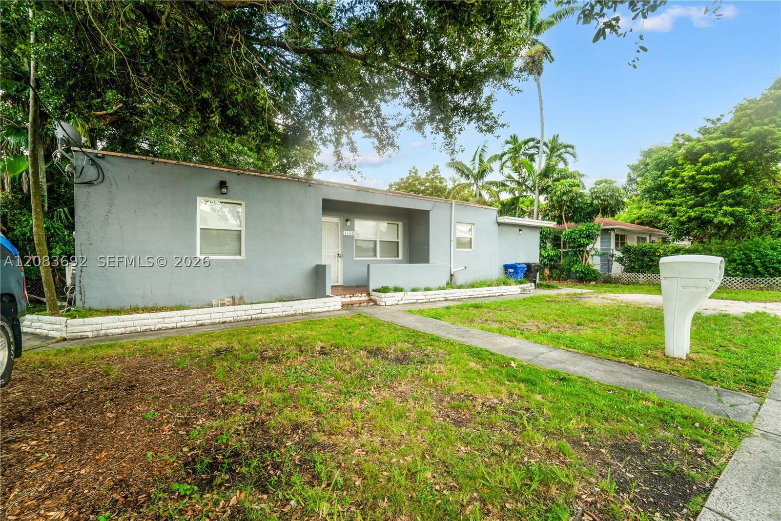 1136 NE 167th St