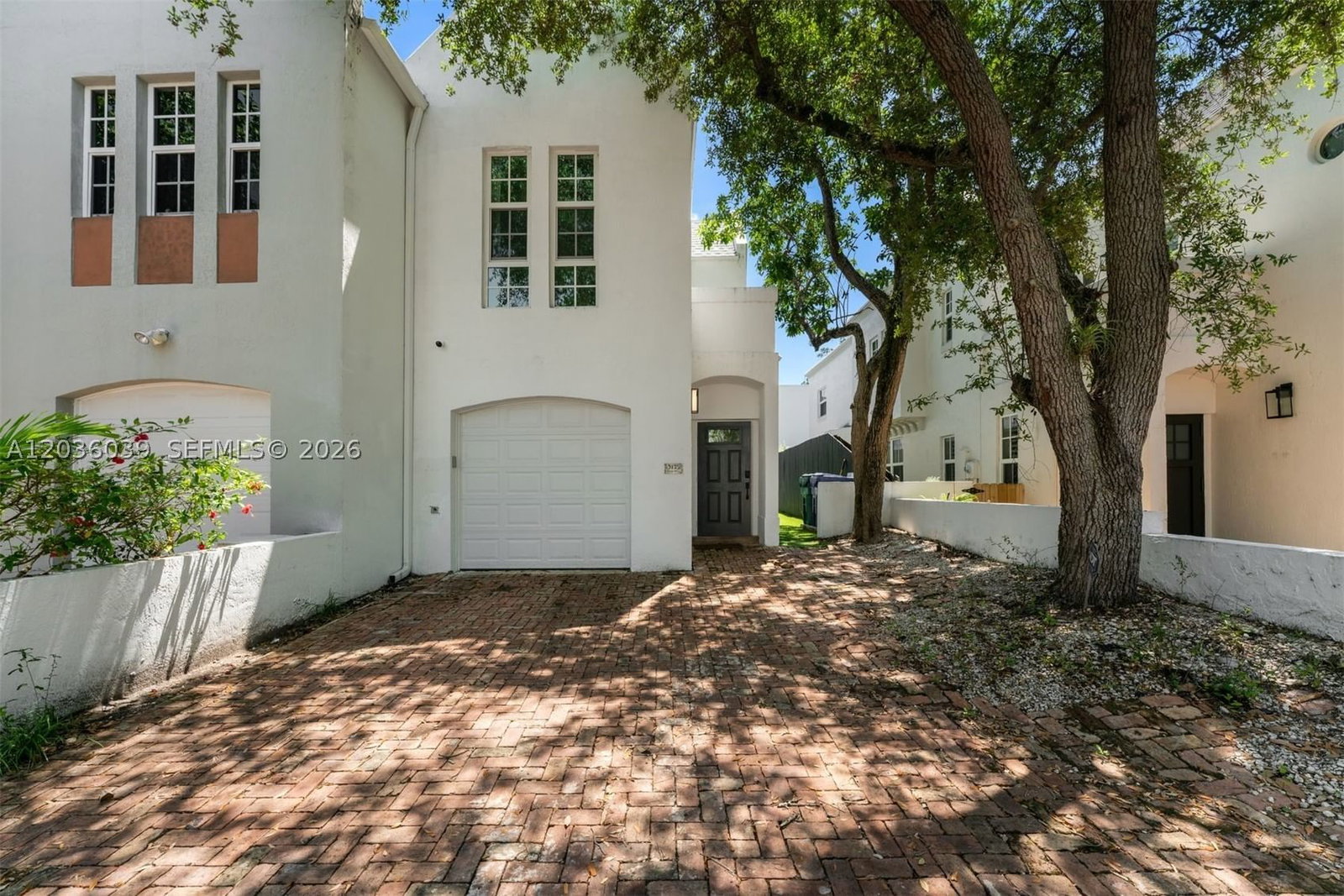 3125 Paola Dr