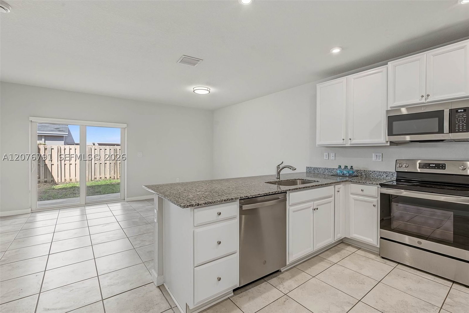 446 NW 11th St