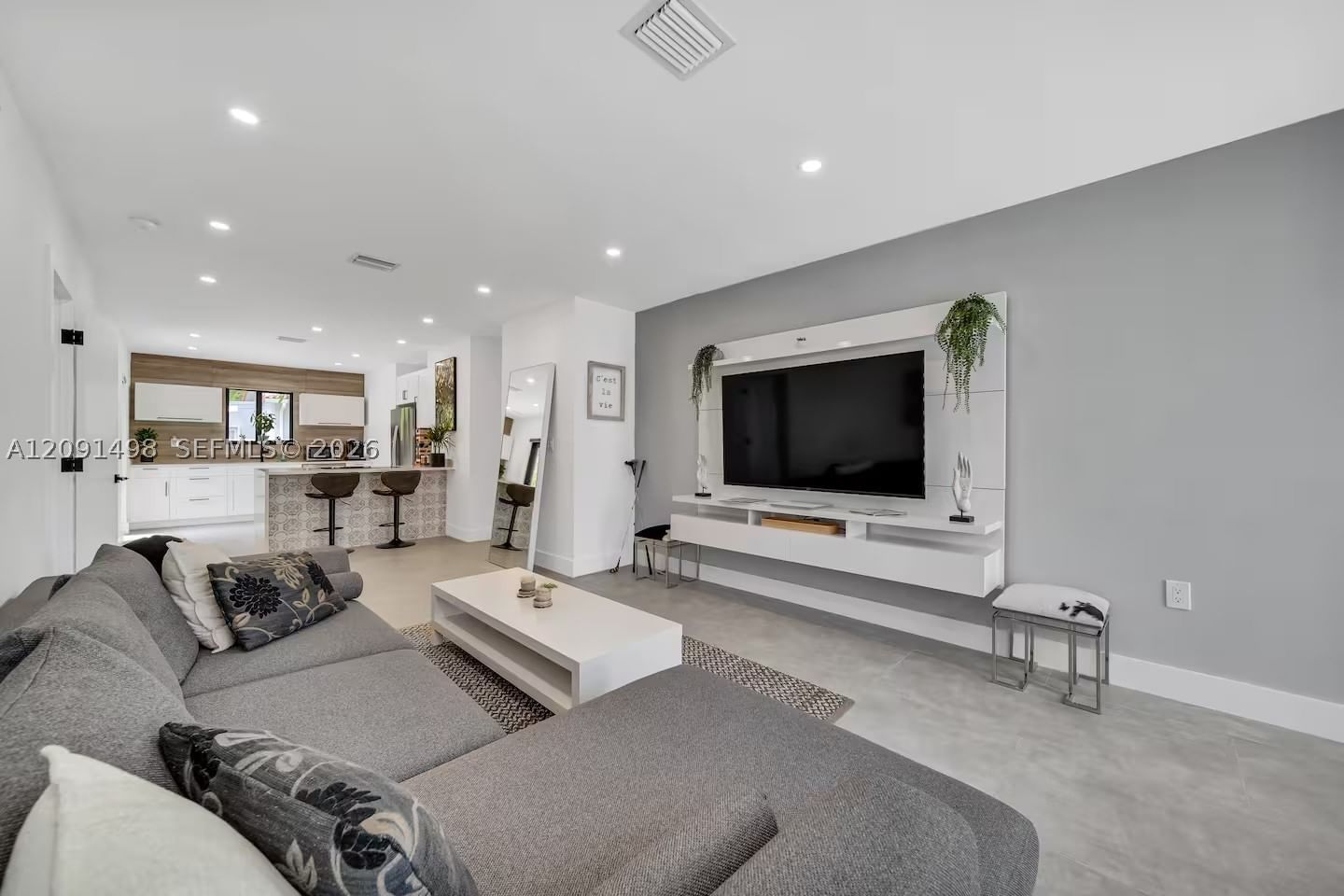 315 NW 40th St