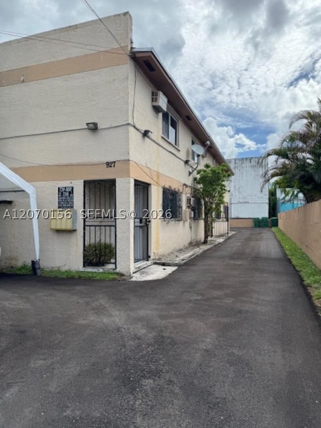 927 NW 7th Ct