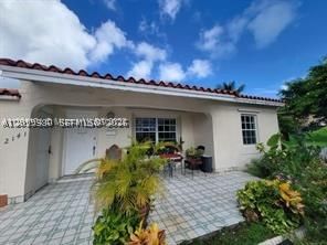 2141 Biarritz Dr