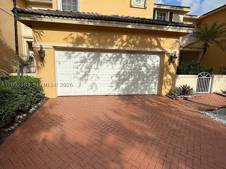 5543 NW 112th Pl
