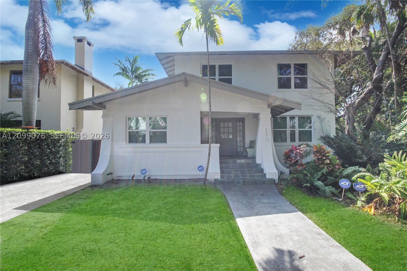 120 NE 44th St