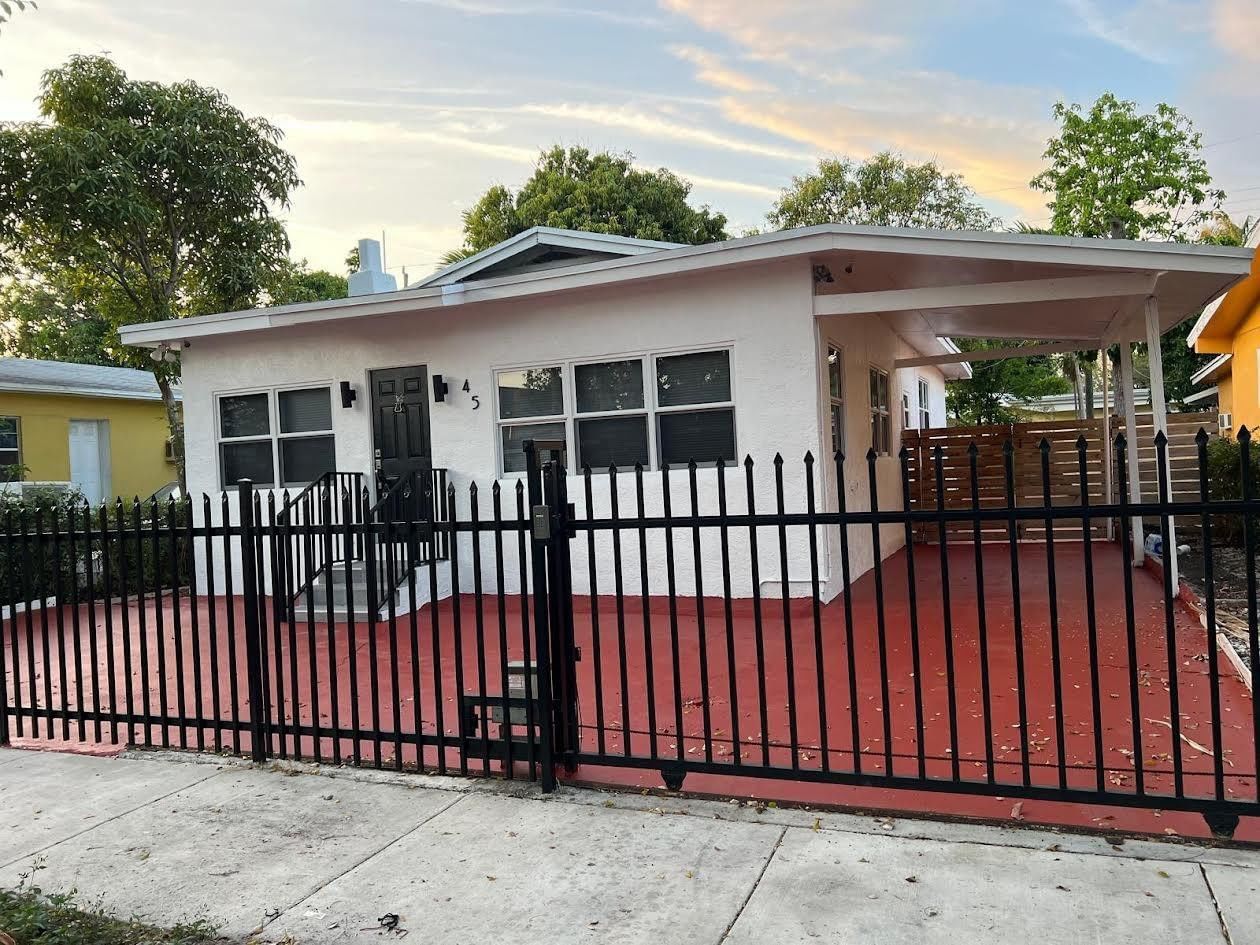 45 NE 50th St