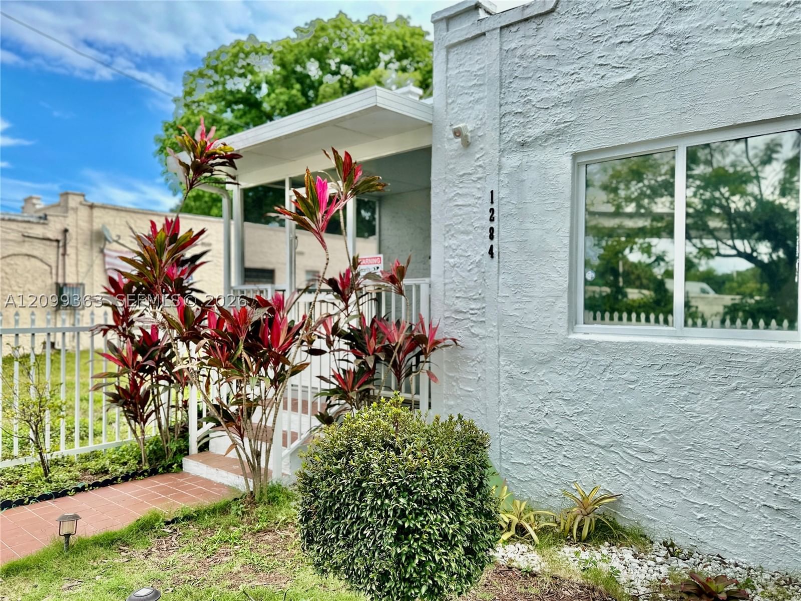 1284 NW 39th St