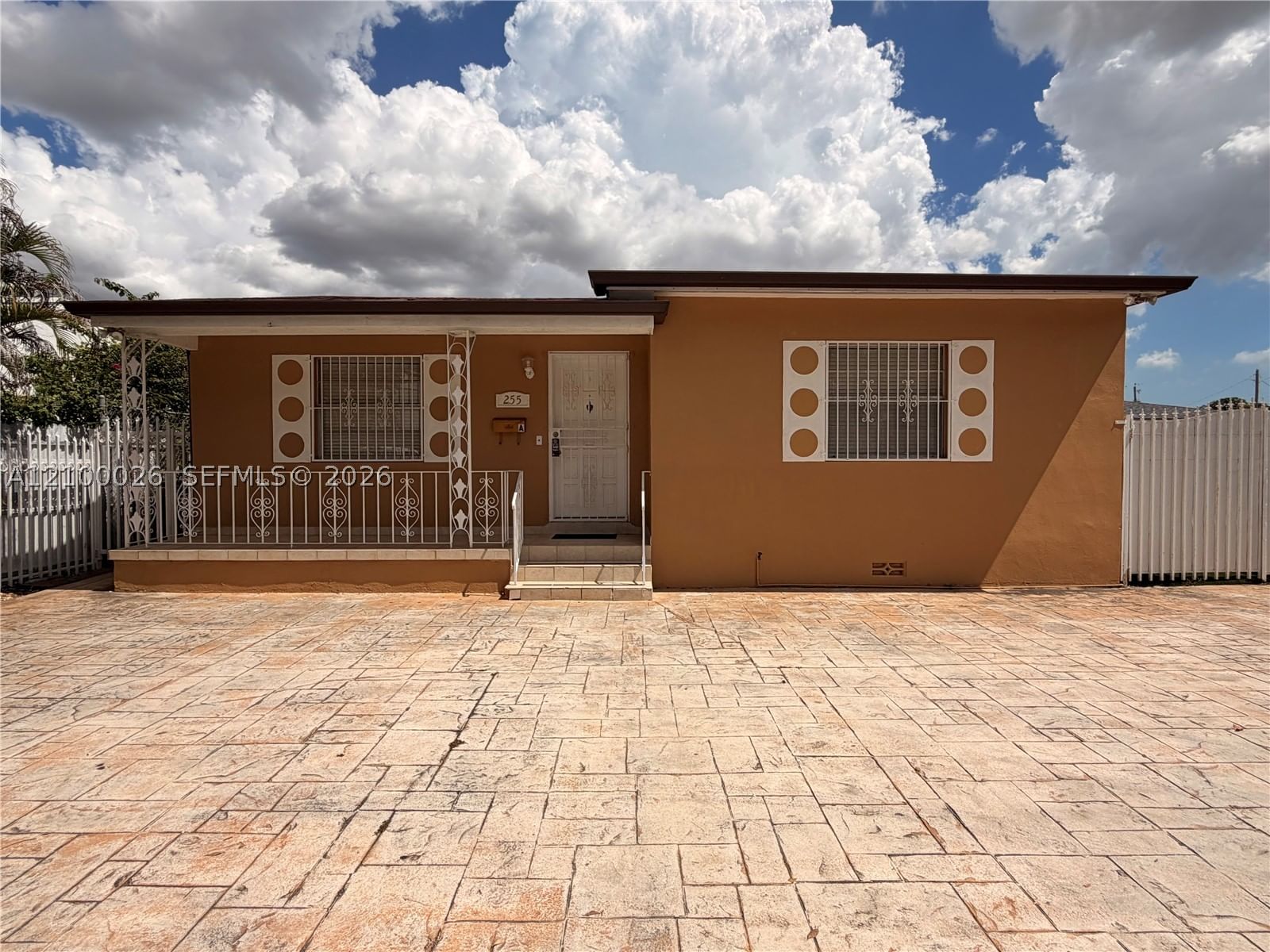 255 SW 60th Ave