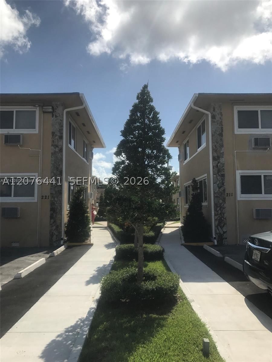 221 NW 47th Ave