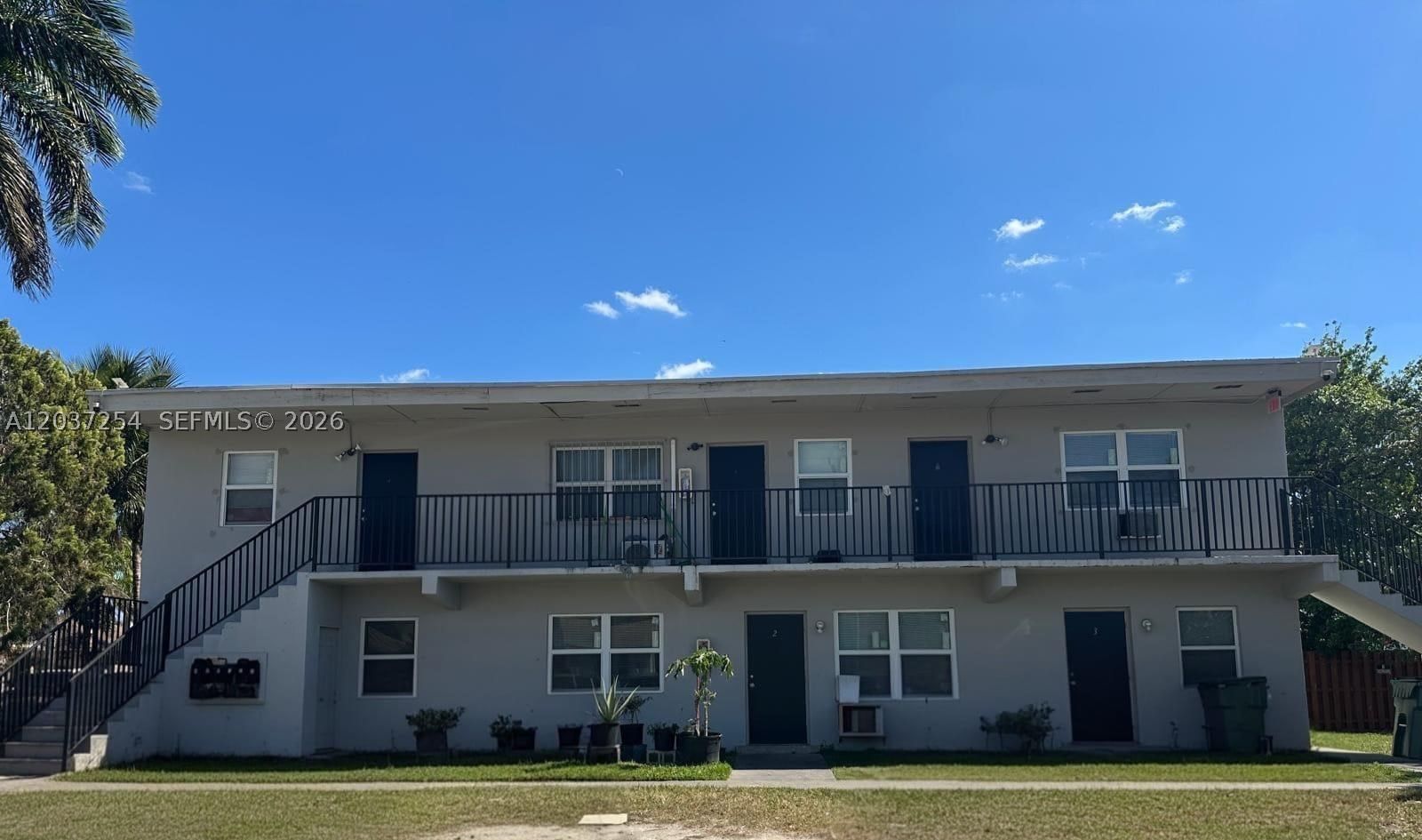186 NW 1st St