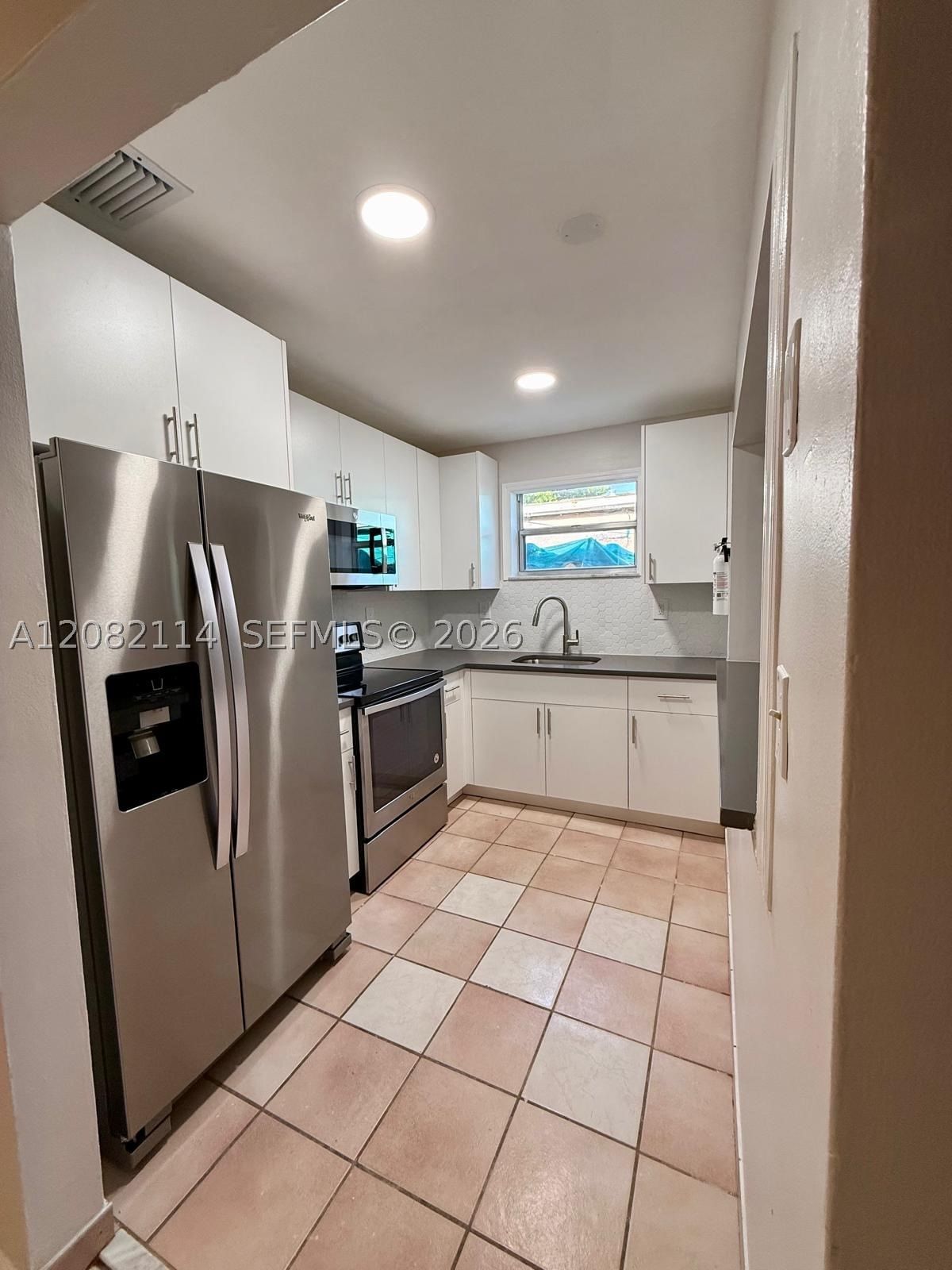 2433 SW 11th St
