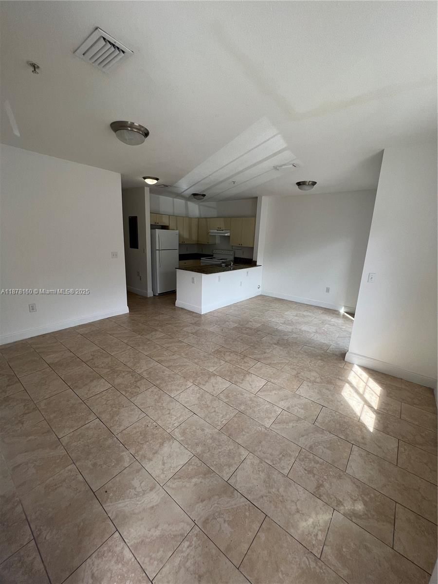 211 W 79th Pl