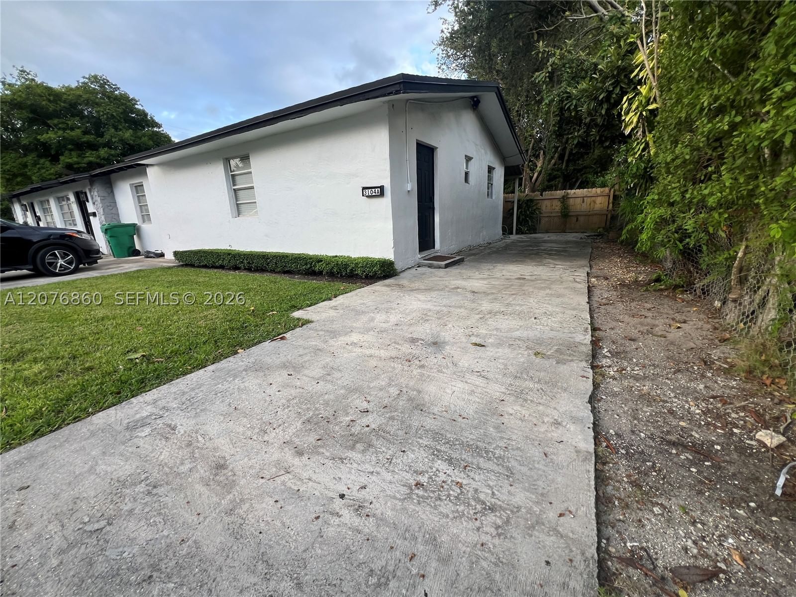 3102 SW 10th St