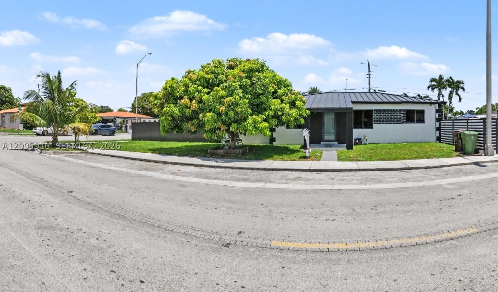 331 W 40th Pl