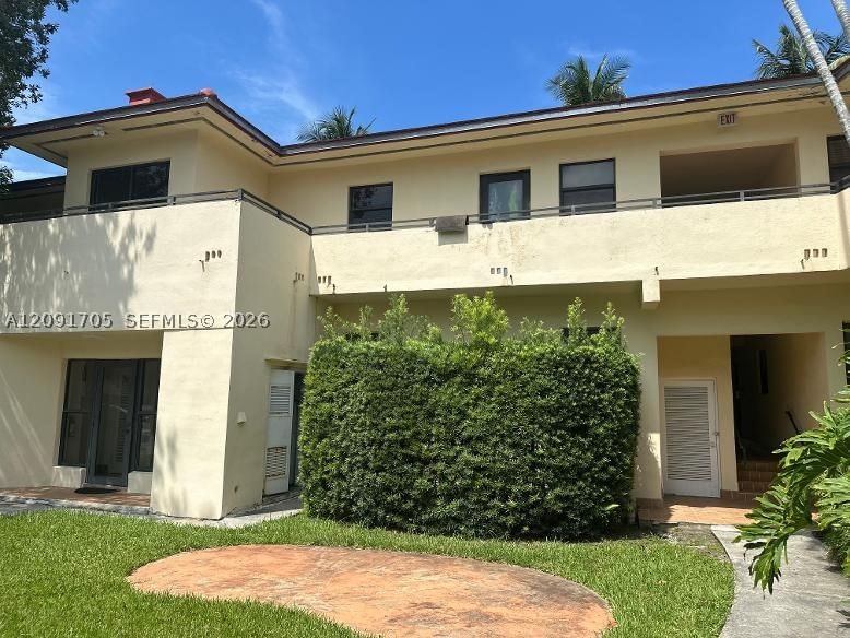 32 Camden Dr
