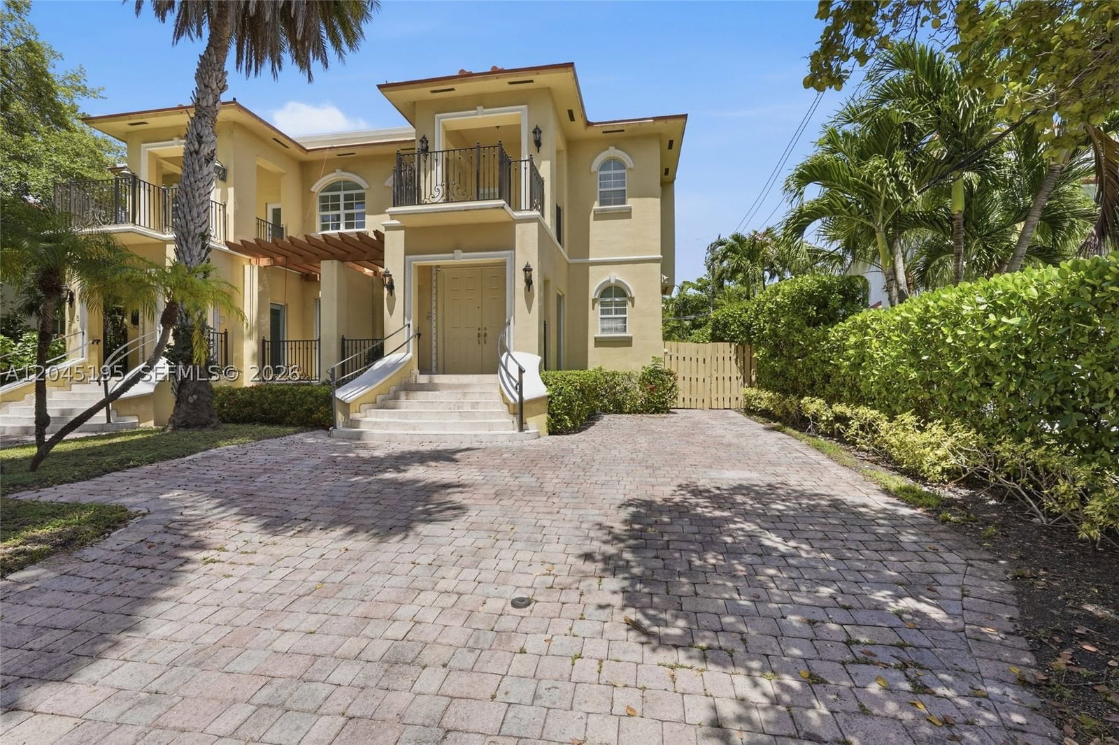 592 Fernwood Rd
