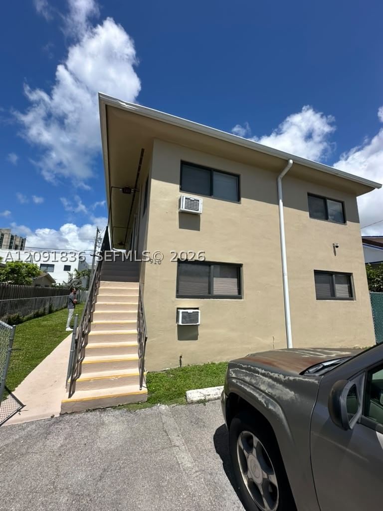 910 SW 29th Ave