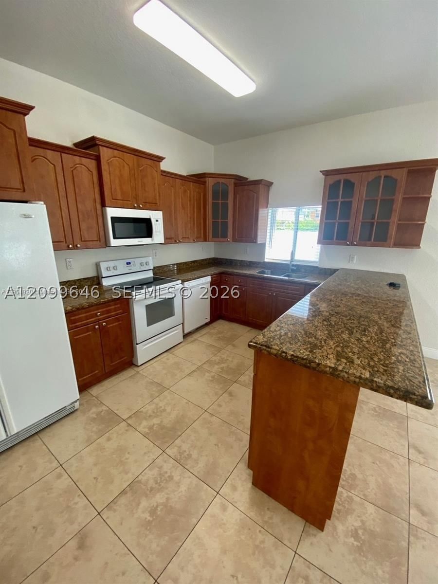 2485 W 5th Ct