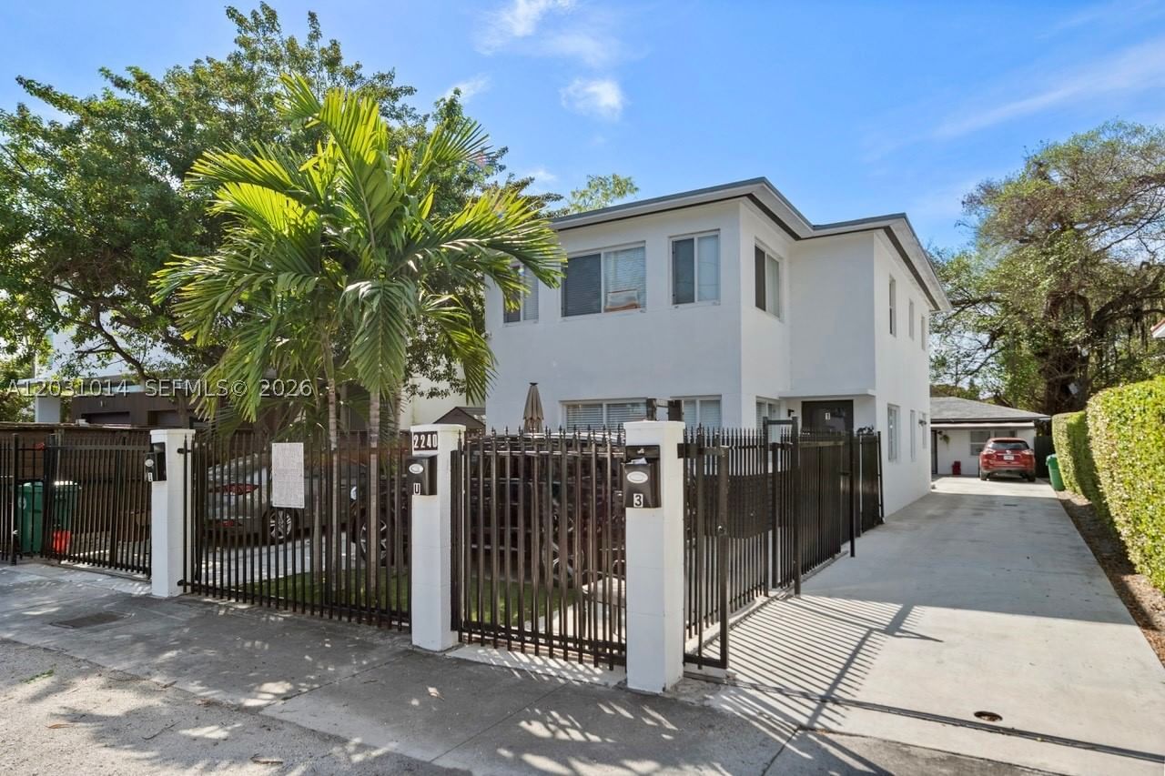 2240 SW 16th Ct