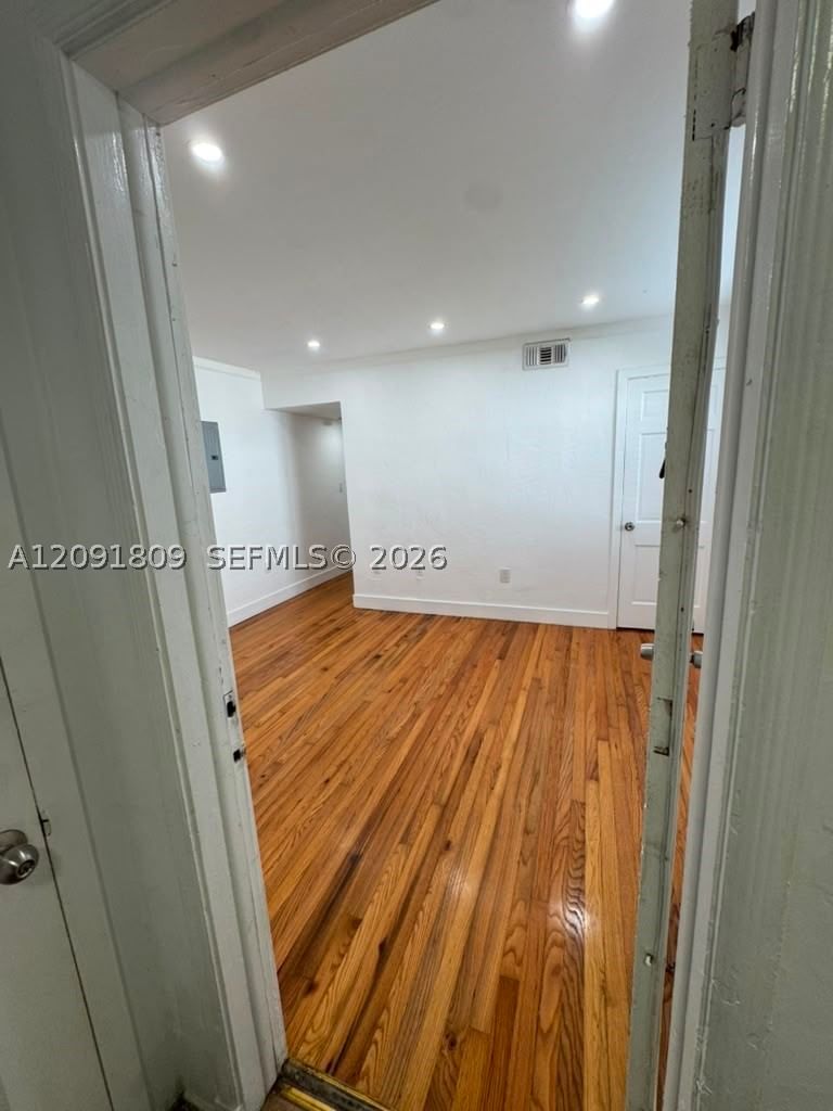 15 Sidonia Ave