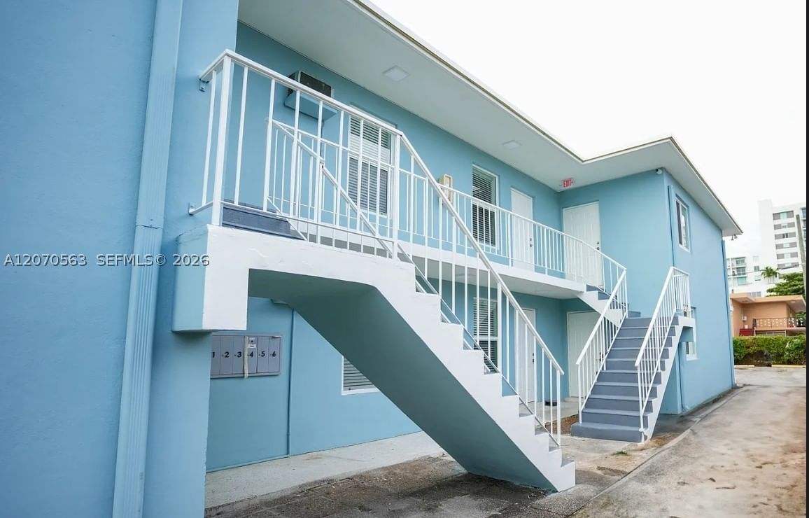 1043 NW 5th St