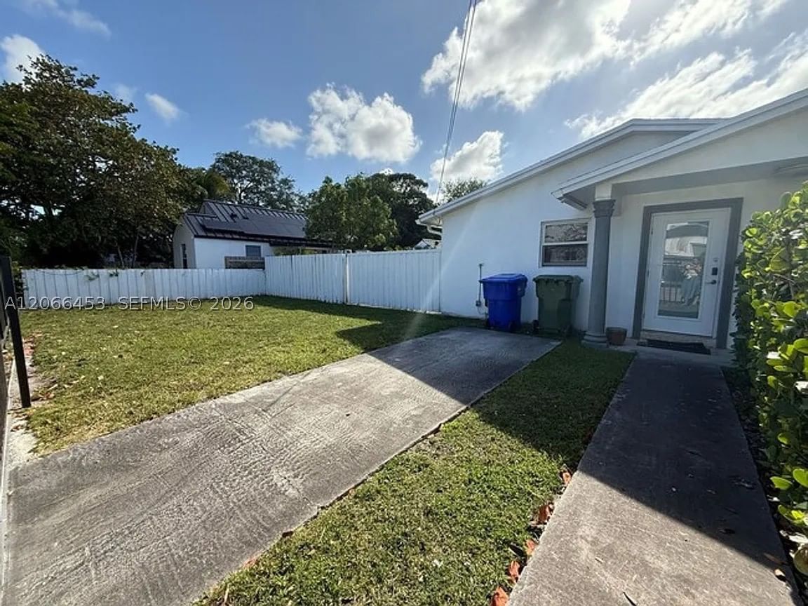100 NW 45th St