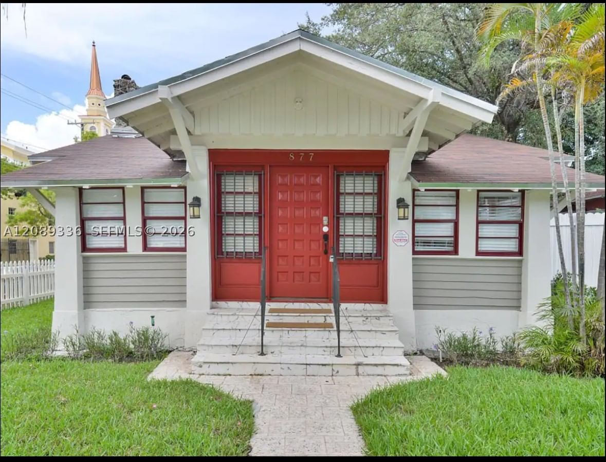 877 SW 2nd St
