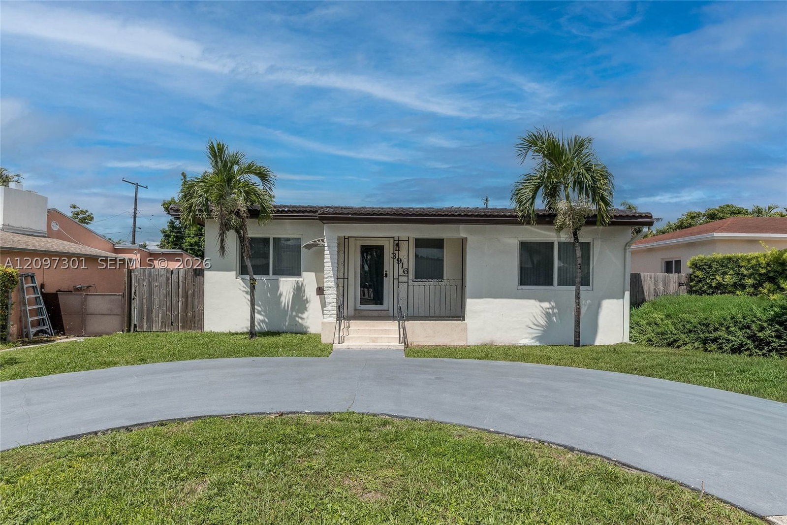 3916 SW 58th Ave