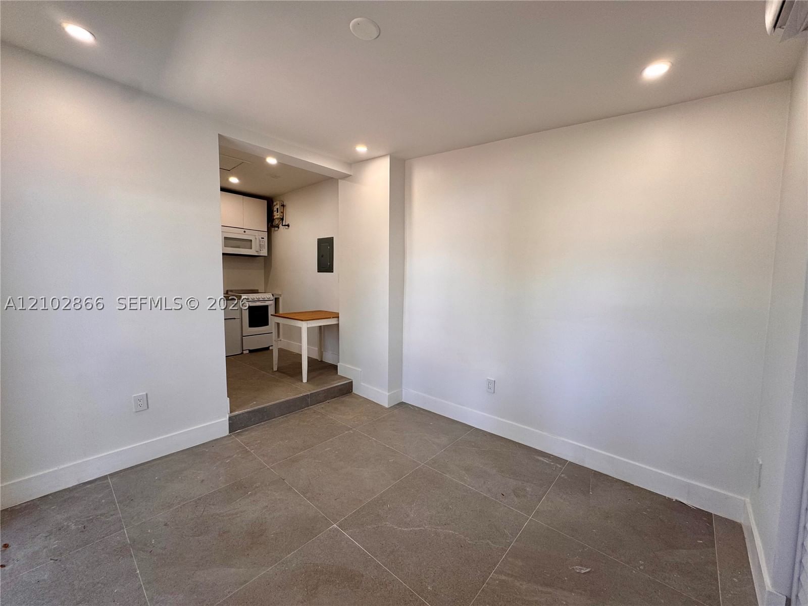 2952 SW 27th Ter
