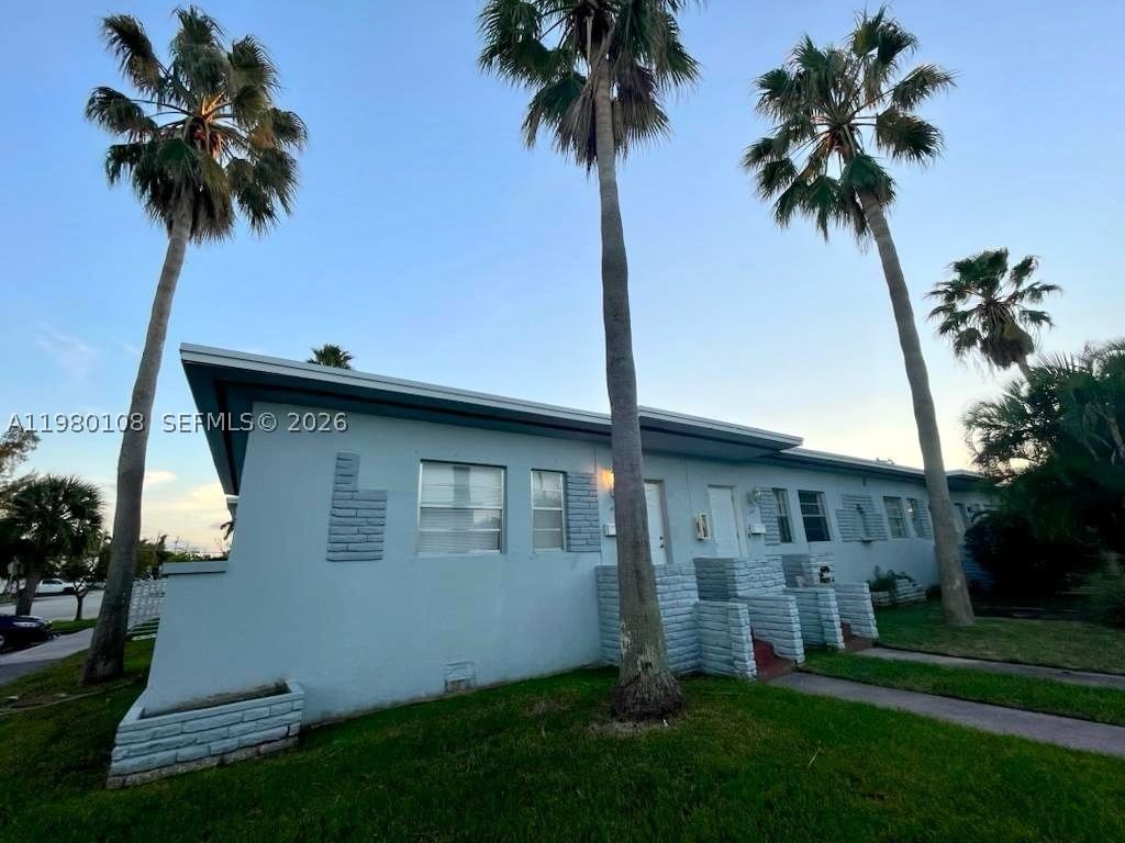 1900 Calais Dr